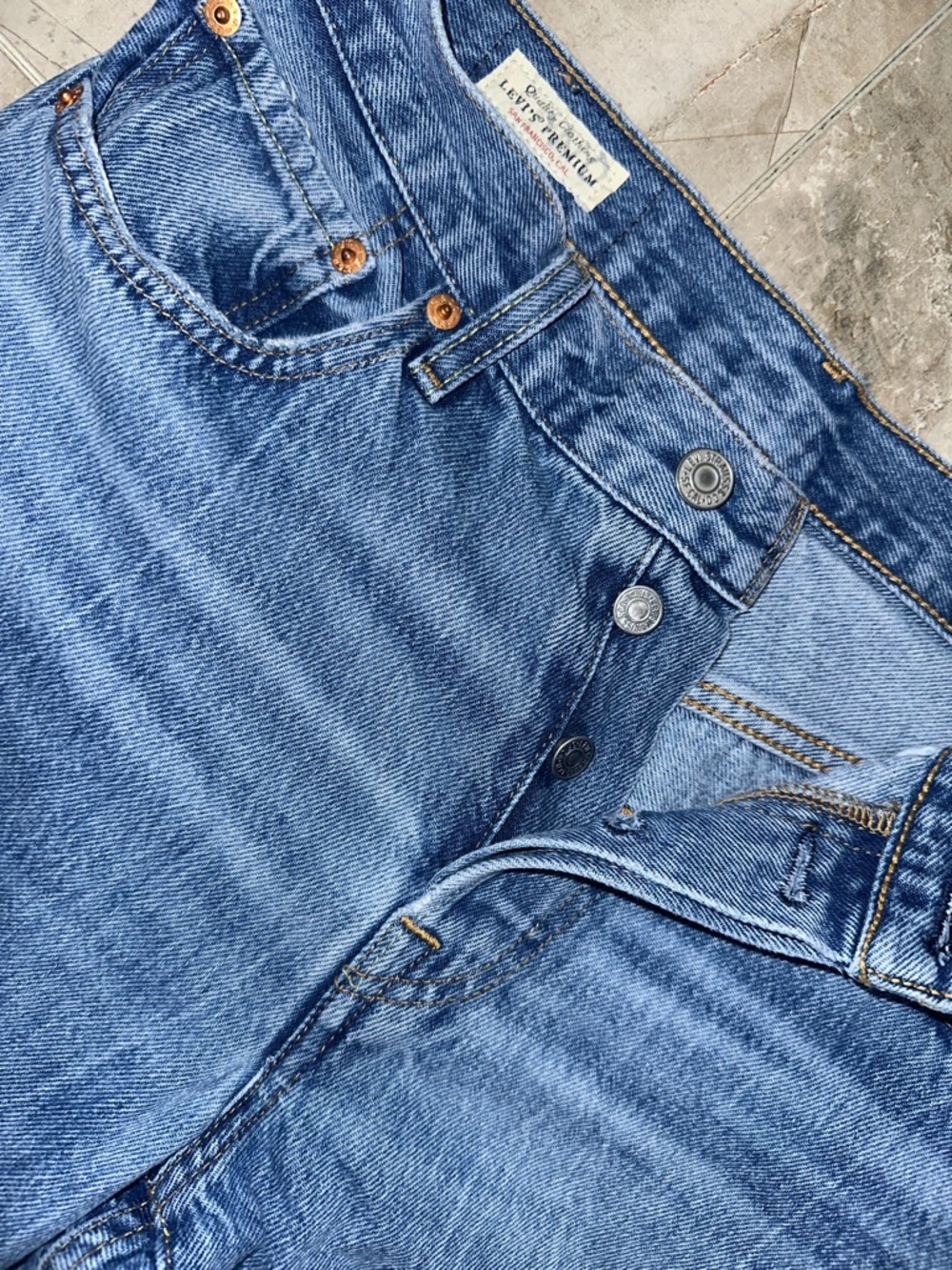 Levi's  Blue Relaxed Straight Jeans 501. 90’s